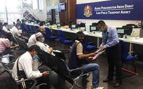 Bagaimanapun, kekurangan pengangkutan awam mula dihapuskan dan ia menjadi lebih selesa. Bernama South Region Apad Resumes Operation Tomorrow