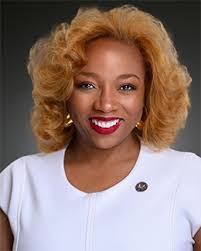 Candace Newell's Instagram, Twitter & Facebook