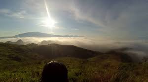 Masih bertema gunung dan mendaki, gunung bendera padalarang menjadi destinasi selanjutnya. Gunung Bendera Infotiket Com