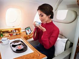 In first class, savor fine dining whenever the mood takes you, whether you crave a full meal or a tasty midnight snack. Emirates A380 First Class Kabinenausstattung Emirates Deutschland