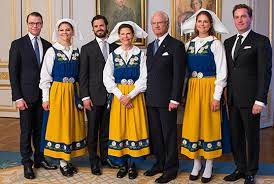 Medlemmar ur kungafamiljen brukar åka ut i landet. Nationaldagen 2014 Sveriges Kungahus