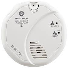 A carbon monoxide detector or co detector is a device that detects the presence of the carbon monoxide (co) gas to prevent carbon monoxide poisoning. First Alert Sco5cn 2 Aa Batteries Operated Photoelectric Smoke Alarm And Carbon Monoxide Combo Alarm Upgraded To Prc700b