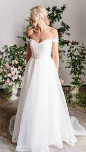 Wedding Dresses 3 02152017 Km Modwedding Wedding Dress Guide Wedding Dresses Romantic Wedding Dress Flowy