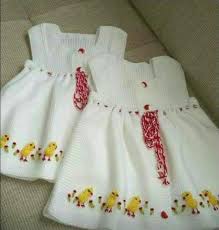 Arkadaslar Bu Onu Ayri Ayri Orulmus Isteyen Tek Parca Olarak Da Yapabilir Robadan Ayirabilirsiniz Civciv Islemeli Jile Baby Knitting Patterns Orgu Bebek Yelek