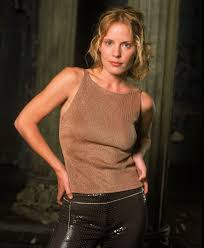 Emma Caulfield - Free pics, galleries & more at Babepedia