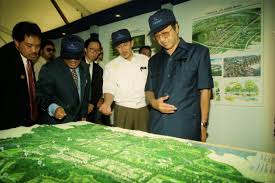 Perdana menteri, tun dr mahathir mohamad hari ini mengumumkan tempoh perkhidmatan perdana menteri, menteri besar dan ketua menteri hanya selama dua perdana menteri juga tidak akan memegang portfolio lain. Gambar Rare Cyberjaya 21 Tahun Lalu Sebuah Bandar Yang Diinspirasikan Oleh Tun Mahathir