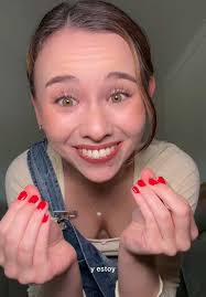 Embajadora. ¿Creéis que he sacado la sonrisa de mi tía? 🥹 Es la persona  más alegre del mundo 🩷 Amamos cuidarnos la piel y probar novedades, por  eso nos hemos enamorado de la nueva gama Liftactiv ...