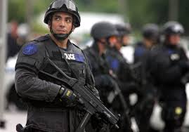 Mar 16, 2018 · according to the bureau of labor statistics, police officers, including swat team members, have an average base salary of $59,680 a year. Cops Do 20 000 No Knock Raids A Year Civilians Often Pay The Price When They Go Wrong Vox