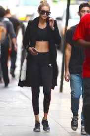 Unlu Manken Ve Modellerin Spor Giyim Stilleri Gigi Hadid Celebrity Outfits Spor Giyim Stil