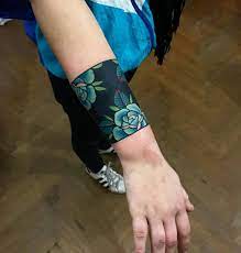 Tattoo By Alejog M Z Traditional Traditionaltattoo Traditionalartist Oldtattoo Oldschoolta Armband Tattoo Design Tattoos Arm Band Tattoo