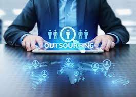 Outsourcing is when an entity uses outside resources to perform activities that could've been handled by internal staff and resources. Wann Sich Outsourcing Lohnt Chaindson Gmbh Co Kg