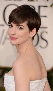 The fashioning of hair can be considered an aspect of personal grooming, fashion, and cosmetics, although practical, cultural, and popular considerations also influence some hairstyles. Kratke Ucesy PodÄ¾a Tvaru Tvare S Fotkami
