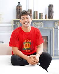 Di momen ini mereka membicarakan soal artis wanita yang ketahuan memakai susuk, siapa ya? Biodata Robby Purba Lengkap Umur Dan Agama Presenter Multitalenta Yang Curi Perhatian