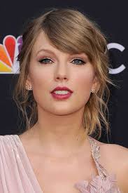 The shag haircut is trending for 2020 and isn't going anywhere. Taylor Swift S Hairstyles Hair Colors Steal Her Style