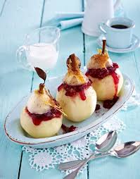 Pochierte Birnen Mit Preiselbeer Krokantfullung Rezept Lecker Pochierte Birnen Lecker Rezepte