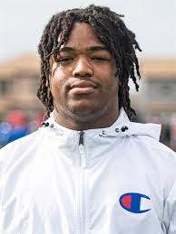 Loren Ward's Instagram, Twitter & Facebook