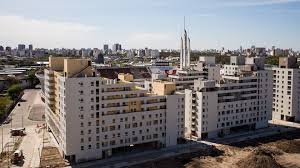 En el año 2014, la playa de cargas de 28 hectáreas fue cedida al plan procrear para la construcción de 2485 viviendas sociales distribuidas en varios edificios.1. El Gobierno Abrio La Inscripcion Para Comprar 2 400 Departamentos En Parque Patricios Con Creditos A 30 Anos Infobae