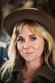 Darcy Brooker's Instagram, Twitter & Facebook