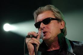 En amont peut véritablement être considéré comme le nouvel album d'alain bashung et, forcément, le dernier. Alain Bashung Decouvrez Tous Les Details De En Amont L Album Posthume