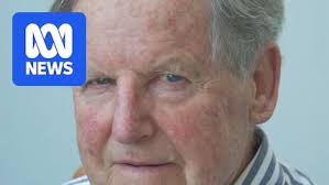 Columnist Keith Dunstan dies of cancer aged 88