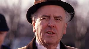 Episode 13, Season 9 : For A Few Dollars More