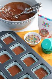 How To Make Square Cupcakes With Round Cupcake Liners Square Cupcakes Cupcake Cakes Chewy Chocolate Brownies