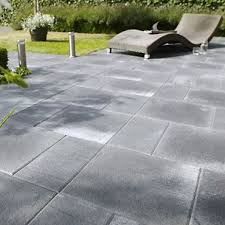 Revetement De Terrasse Le Choix Du Beton Tendances Deco Deco Dalle Beton Terrasse Patio En Beton Revetement Sol Exterieur