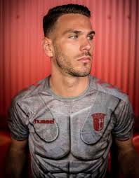 See more ideas about sc braga, sports, football pictures. Weird Football Kits From Sporting Braga S Bizarre Roman Armour Kit To 12 More Crazy Designs