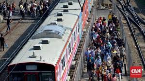 Stasiun pasar senen identik dengan keberangkatan kereta api kelas ekonomi ac jarak jauh. Antrean Tiket Kertas Krl Diwarnai Keluhan Penumpang