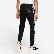 Imbued with parisian pride from waist to cuff, these nike jordan fleece pants see pitch and court styling collide in perfect harmony. Mens Clothing Jordan X Psg Blackcat Fleece Pant Black Sweatpants