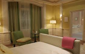 Gossip Girl Tour Serena Van Der Woodsen S Bedroom At Blair S Elana Lyn Gossip Girl Decor Serena Van Der Woodsen Bedroom Gossip Girl Bedroom