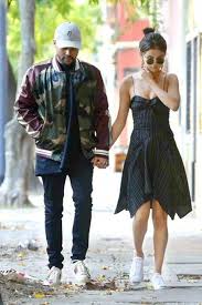 Selena gomez's new boyfriend music video is basically the opposite of the princess and the frog! Selena Gomez Dressed Down An Isabel Marant Dress With Converse X Jack Purcell Sneakers And Roun Selena Gomez Outfits Selena Gomez Dress Selena Gomez The Weeknd