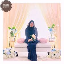 Gaun pengantin super elegan ini diambil dari koleksi the empress story karya manish malhotra. Warna Hot Pilihan Busana Persalinan Dan Pelamin 2020 Areca Diy
