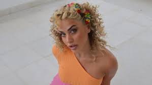 Κωνσταντίνα παγκοζίδη (το πραγματικό επίθετο του λευτέρη πανταζή) μεταξά και χθες που ήταν η ονομαστική εορτή. Eidhseis Me 8ema Koni Meta3a Yupiii Gr