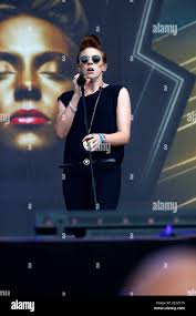 Elly jackson hi-res stock photography and images