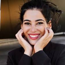 Él with an accent is the direct translation of 'he' or 'him'. Samira El Ouassil On Twitter Eine Polnische Schulerin Dann Studentin Hat Einen Kosmetik Webshop Eingerichtet In Welchem Frauen Denen Hausliche Gewalt Angetan Wird Heimlich Hilfe Rufen Konnen Https T Co Khmgo4uuvz