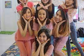 Masih Kompak 10 Potret Kedekatan Member Cherrybelle Yang Akrab Banget