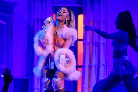 Demi erzählt von der beinahe tödlichen überdosis und dem entschluss, sich als nicht binär zu outen. Bildergalerie Neues Von Den Promis Demi Lovato Outet Sich Als Non Binar Bild 12 Von 12 Faz