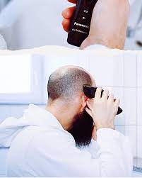 Woran Ich Gemerkt Habe Dass Es Zeit Fur Eine Glatze Wurde Mein Friseur Hat Knapp Uber Dem Ohr Angefangen Zu Schneiden Und War In Mirror Selfie Selfie Scenes