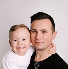 Can anyone tell if this is a 5H or 5Hs trim level? Unfortunately these are  the only pictures I have for now.....