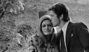 Intégrées à un spectacle avec des artistes bien vivants, les images holographiques des quatre chanteurs disparus débarquent au palais des. How Dalida S Tragic Life Led To Her Untimely Death Entertainment