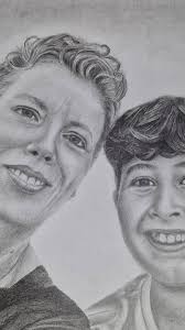 Su mamá falleció en el mes de diciembre, el mes que también era el mes de  su cumpleaños.. y sus amigas decidieron hacerle éste lindo regalo🎁  #paraguay🇵🇾 #arte #dibujo #retrato #regalo