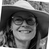 Erika Davison's Instagram, Twitter & Facebook