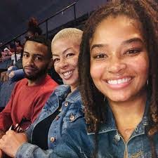 Wanda Hutchins's Instagram, Twitter & Facebook