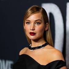 This Is Bella Hadid's Exact Hair Color—So You Can Request It at the Salon