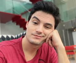 Felipe neto felipe neto é um youtuber de mais de 19 milhões de inscritos. Felipe Neto Bio Facts Family Life Of Brazilian Vlogger Comedian