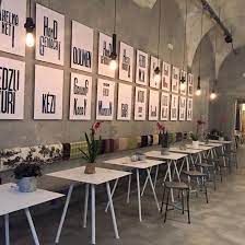 La Menagere Firenze Un Mix Tra Arredamento Vintage Shabby Chic Ed Oggetti Di Design Decorazione Caffetteria Arredamento Caffetteria Arredamento Bistrot
