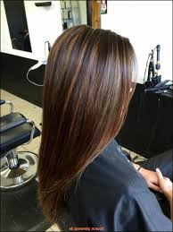 Braune Haare Mit Karamell Highlights Stilvolle Frisuren Beliebt Braune Haare Kurze Dunkle Haare