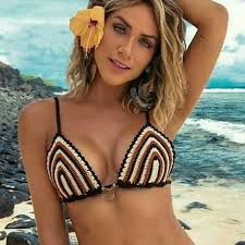 Adivinhar qual provérbio o outro está falando, com um fone com música nas. Croche By Ju Motta Giovanna Ewbank Arrasando Com Biquini De Croche Facebook