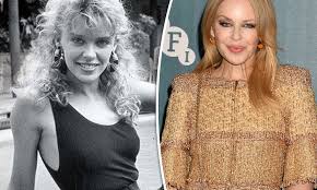 Kylie minogue — слушать песни онлайн. Kylie Minogue Shares 1980s Photo Taken On Neighbours Set Daily Mail Online